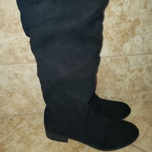 Kelly and Katie Lilyana boot